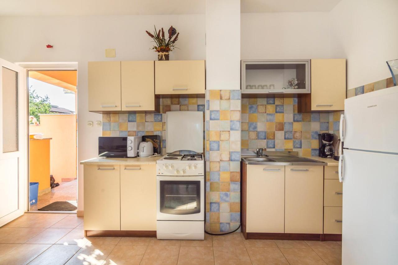 Apartments Safija 1985 Fazana Bagian luar foto